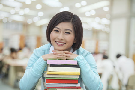 WHVIl Working Holiday Visa ( ) a Taiwan è un accordo firmato tra Belgio, Francia e Canada per promuovere gli scambi tra i paesi. Permette di recarsi a Taiwan con estrema facilità per un periodo massimo di un anno. WHV L'assicurazione ( ) è obbligatoria per la copertura sanitaria e il rimpatrio a Taiwan.